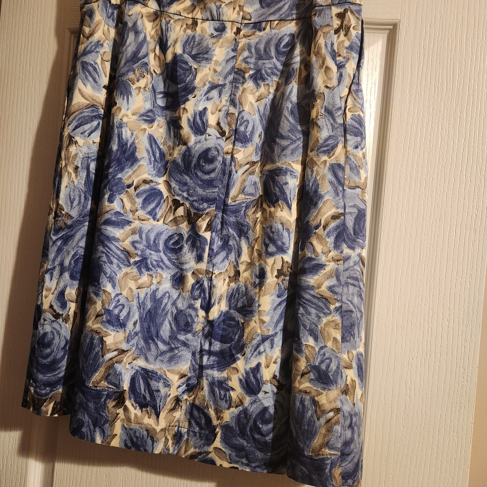 Talbots Blue and Cream Floral Circle Midi A-Line Skirt - Picture 2 of 4